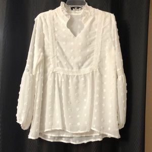 White top with beautiful details